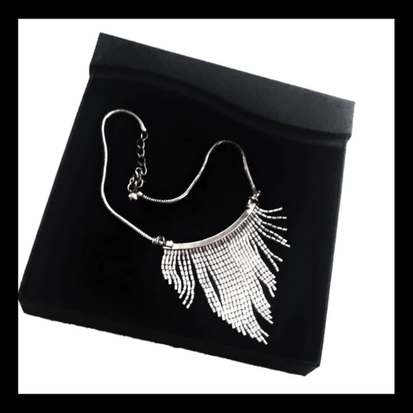 Jewelry - ⬇️💲Vintage Silver Fashion Necklace w/Silver Round